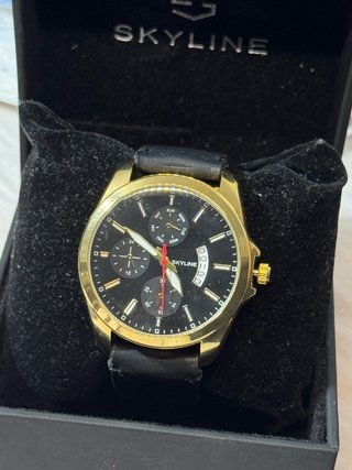 Reloj Skyline Dorado y Negro