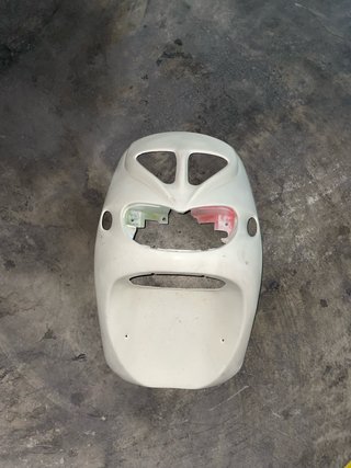 Chapa frontal Piaggio Zip