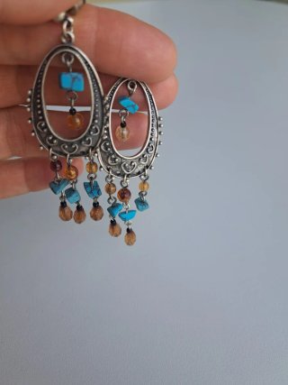 Pendientes largos con piedras turquesa y naranja