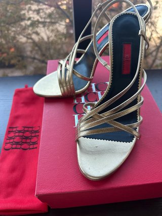 Carolina Herrera sandalias doradas con tacón de aguja