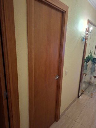 Puertas de madera con y sin cristal