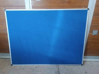 Tablero de anuncios azul