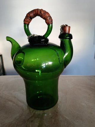 Porrón bufado de vidrio verde