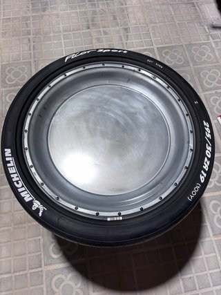 MESA ARTESANAL MICHELIN – ESTILO RACING
