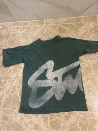 Camiseta Verde con Estampado