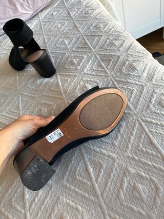 Botines Clarks Semiabiertos Negros