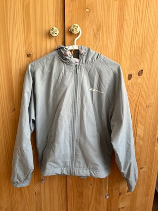 Chaqueta Reebok gris con capucha