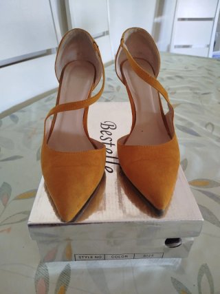 Zapatos de Tacón Amarillos Bestelle