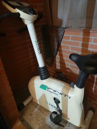Bicicleta estática BH Fitness ProAction Infiniti