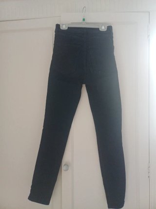 Pantalón vaquero con franjas laterales