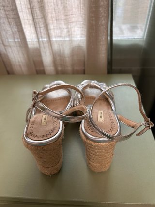 Sandalias Plataforma Corina Plateadas Talla 37