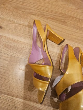 Sandalias Gianvito Rossi doradas