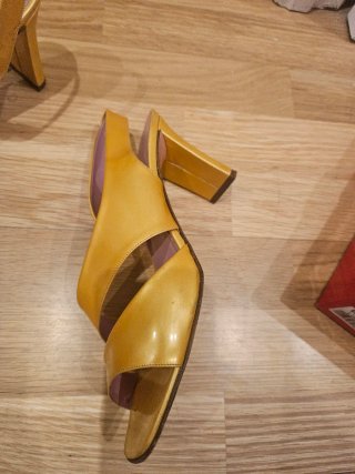 Sandalias Gianvito Rossi doradas