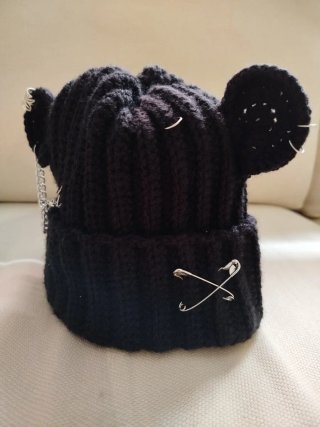 Gorro de Crochet Negro con Detalles