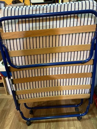 Cama supletoria plegable con ruedas