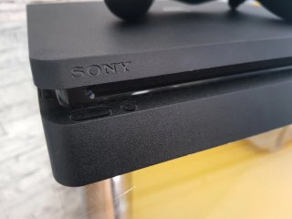 PS4 Slim 1TB Negra + 2 Juegos