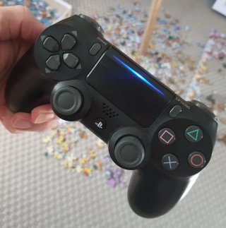 PS4 Slim 1TB Negra + 2 Juegos