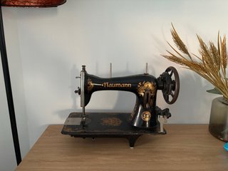Máquina de Coser Antigua Naumann