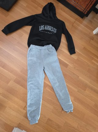 Chándal con Sudadera Negra y Pantalón Gris