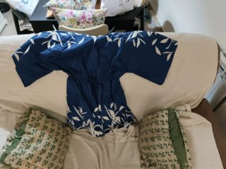 Peto Azul con Estampado Floral