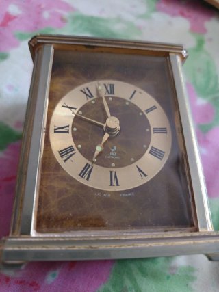 Reloj de sobremesa antiguo