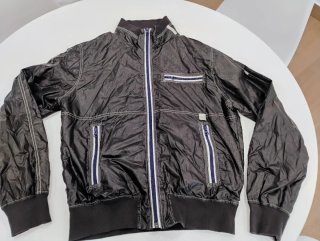 Chaqueta cortavientos negra