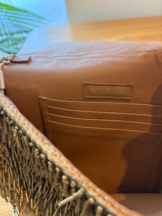 Bolso Uterqüe con Abalorios Dorados y Flecos
