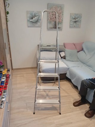 Escalera de Tijera Metálica de 4 Peldaños