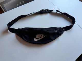 Riñonera Nike Negra