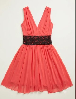 Vestido fiesta coral con encaje negro