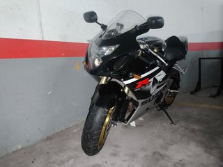 Suzuki GSX-R 600 k5,Moto Deportiva Negra/Plata/dor