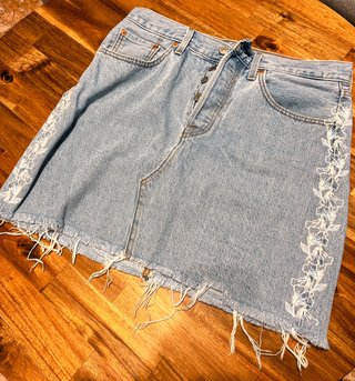 Falda vaquera Levi's Premium bordada talla 25