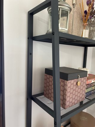 Estantería Metálica de color gris oscuro de Ikea
