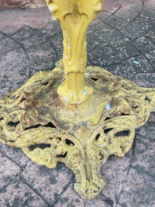Jardinera Antigua de Metal Amarilla