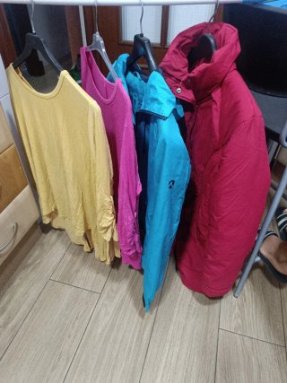 Lote de 4 prendas de ropa para mujer