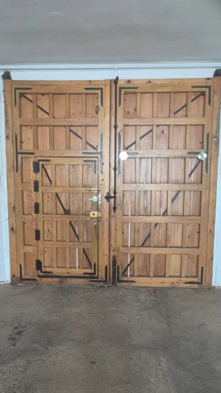 Puerta garaje 2 hojas, estructura madera maciza