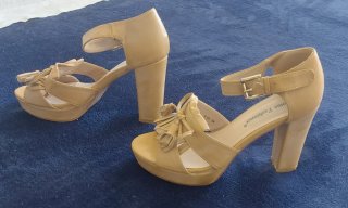 Zapatos de tacón Home Fashioner beige talla 36