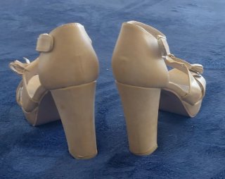 Zapatos de tacón Home Fashioner beige talla 36