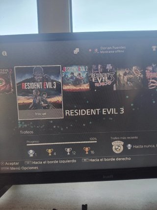 PlayStation 4 + Resident Evil Collection