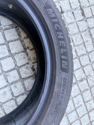 Neumático Michelin Pilot Sport 4 225/45 R19