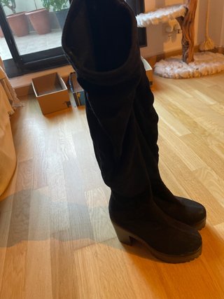 Botas Altas de Ante Negras