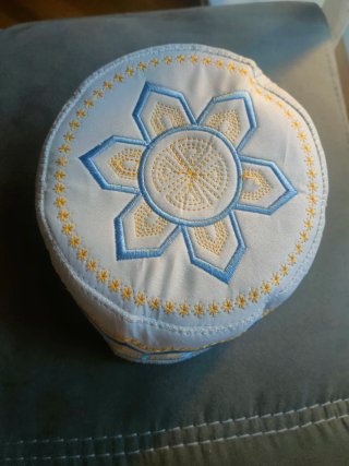 Gorro de oración bordado