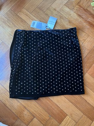 Falda negra con brillantes