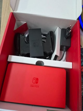 Nintendo Switch OLED Mario Red Edition seminueva