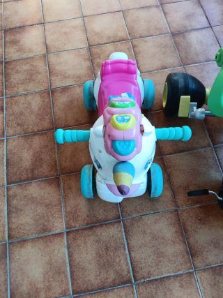 Triciclo, moto y correpasillos infantil