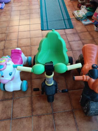 Triciclo, moto y correpasillos infantil
