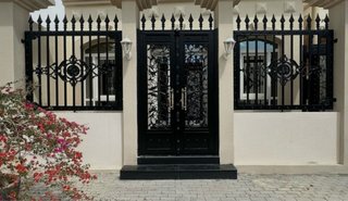 Servicio de Pintura y Renovación de Puertas