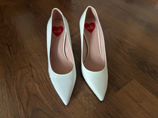 Zapatos de tacón Love Moschino blancos y negros