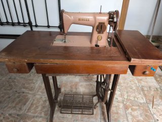 Máquina de coser Singer antigua