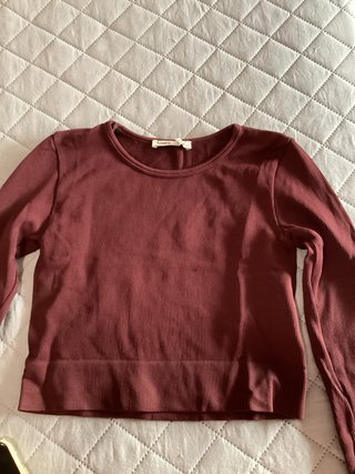 Top deportivo Pull&Bear color vino